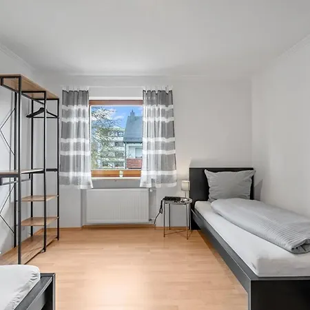 Hometonight Workers - Komfortables Haus Fuer Bis Zu 9 Monteure Lägenhet *