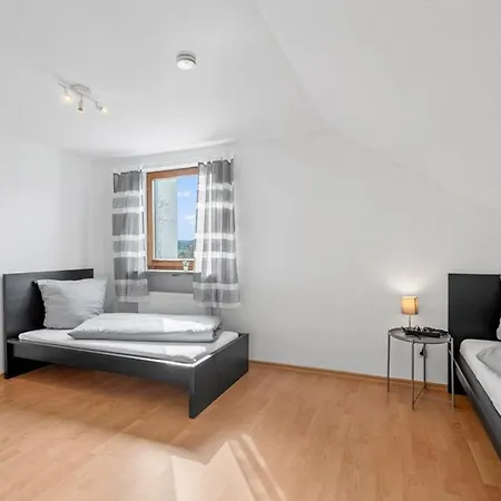 Hometonight Workers - Komfortables Haus Fuer Bis Zu 9 Monteure Lägenhet