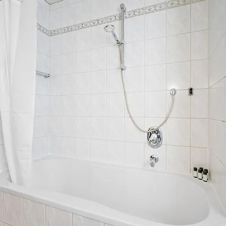 Hometonight Workers - Komfortables Haus Fuer Bis Zu 9 Monteure Lägenhet Marktredwitz