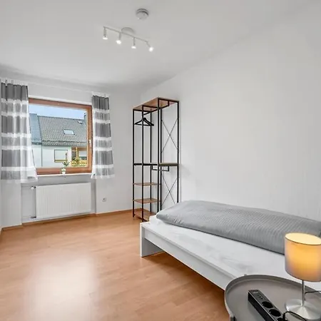 Lägenhet Hometonight Workers - Komfortables Haus Fuer Bis Zu 9 Monteure Marktredwitz