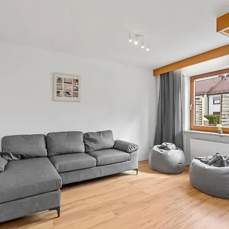 Appartement Hometonight Workers - Komfortables Haus Fuer Bis Zu 9 Monteure Marktredwitz